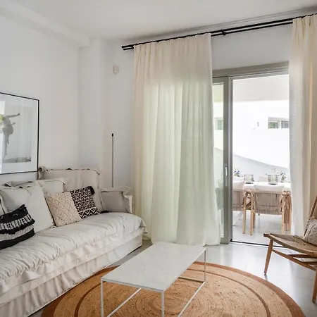 Celia Βίλα Νάουσα