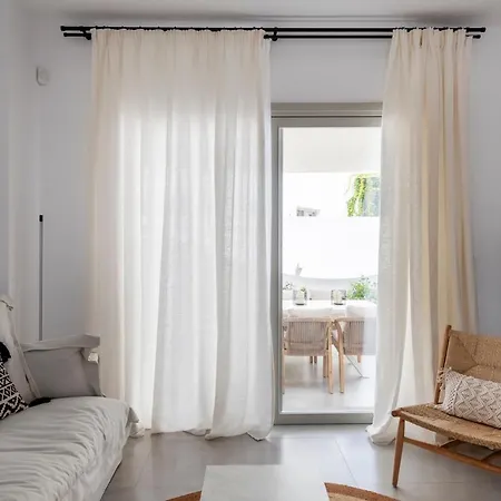 Celia Βίλα Νάουσα