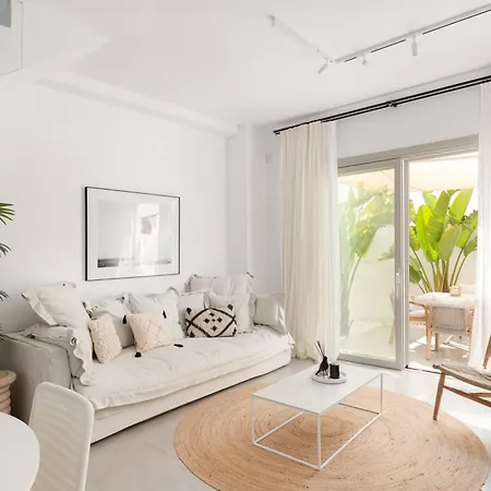 Celia Βίλα Νάουσα