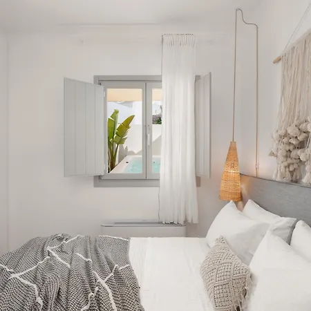 ヴィラ Celia ナウサ