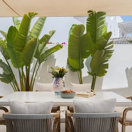 ヴィラ Celia ナウサ