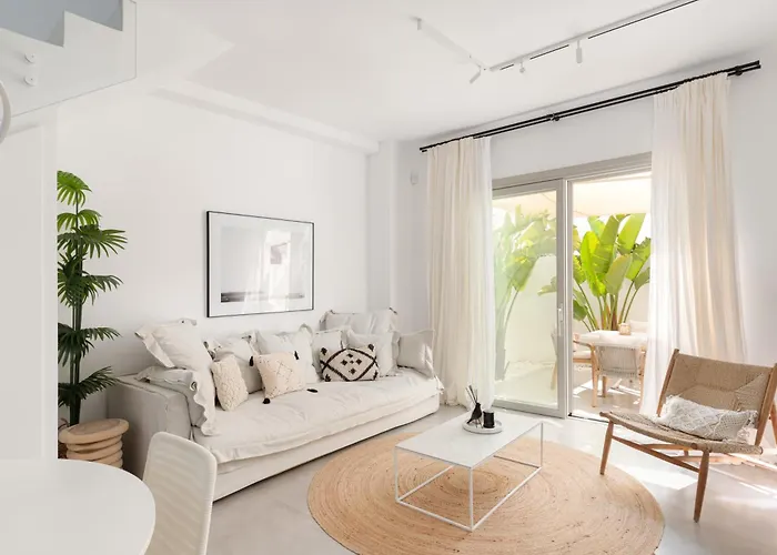 Celia Villa Naousa (Paros)